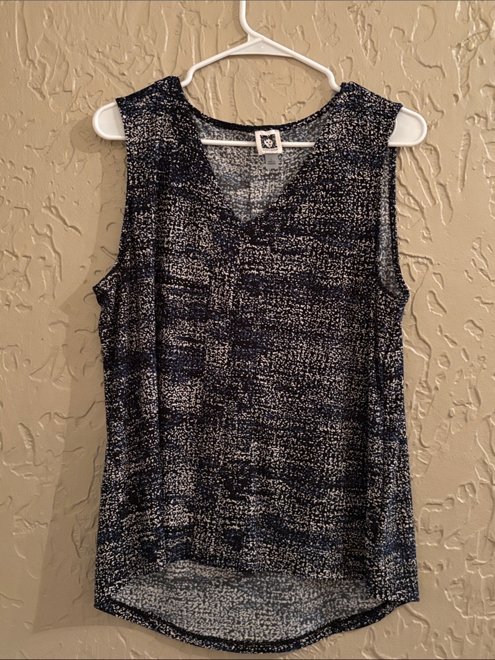 Anne Klein Navy and White V-Neck Sleeveless Blouse.